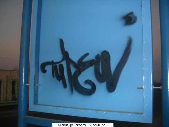 tupeu crew tagging, writing... [graffiti] cat important lucrul asta pentru care ne-o punem accent