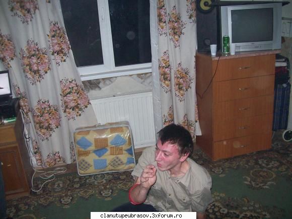 mihalcea lovind bitul poze ..pe stilu oprisan:)) (bboy)