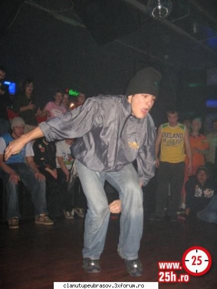 emil tata si cand te caci tot asa de concentrat esti? :rotfl: poze ..pe stilu oprisan:)) (bboy)